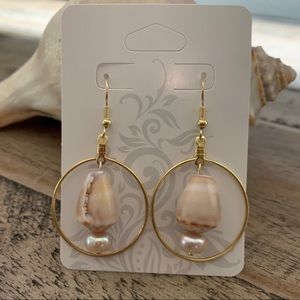 Hawaiian cone shell & Pearl earrings 🐚🌸